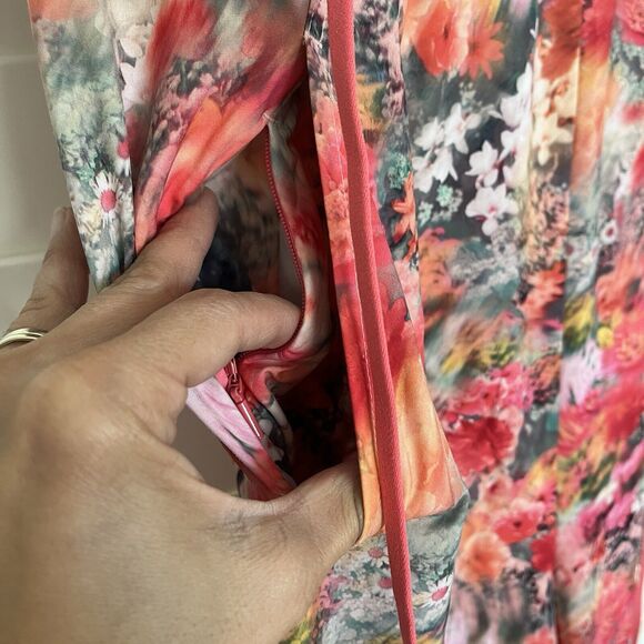 Athleta Marlow Romper Floral Print Size M floral print Semi-fitted ties at waist - Picture 4 of 10